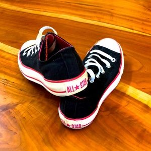 Converse All Stars, women’s size 6. Black and pink. EUC.